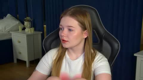 Snapshot of elinavale chatting on May 2026 05:08:01 PM elinavale online show from May 2026 05:08:01 PM