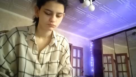 Lola online show from November 2025 07:22:02 AM