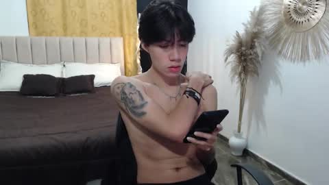 Snapshot of elio_collem chatting on November 2025 08:20:01 AM ELIO online show from November 2025 08:20:01 AM