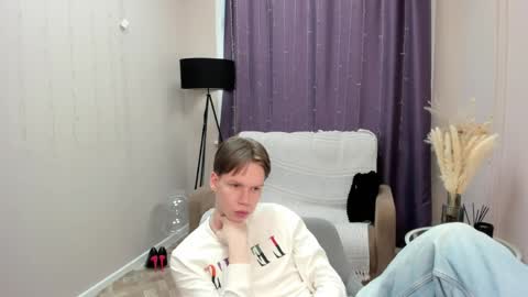 Snapshot of eliotmars chatting on May 2026 10:56:01 AM eliotmars online show from May 2026 10:56:01 AM