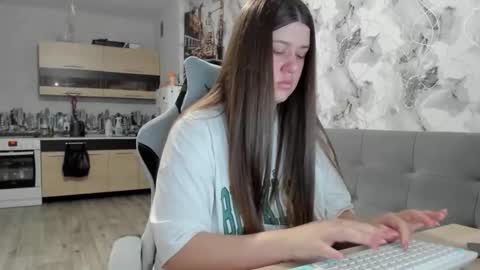 Aletta Oushen online show from November 2025 10:38:02 AM