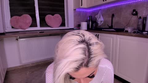 elisabeth_jason online show from March 2026 05:01:02 AM