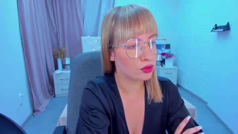 Elisabeth online show from December 2024 04:58:01 PM