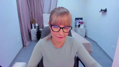 Elisabeth online show from January 2025 03:17:02 PM