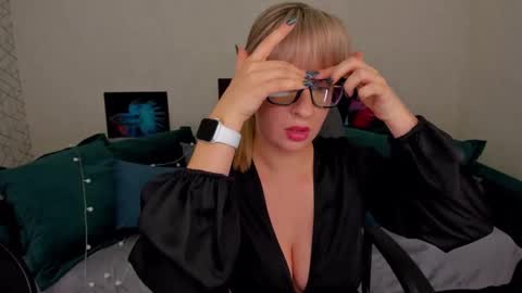 Elisabeth online show from February 2025 02:37:01 PM