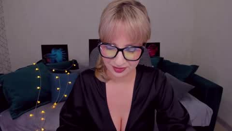 Elisabeth online show from February 2025 07:17:01 PM