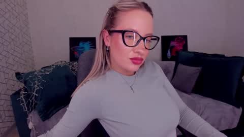 Elisabeth online show from March 2025 08:00:01 PM