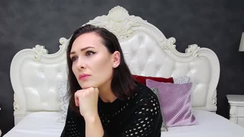 Snapshot of elisabethswan chatting on November 2025 10:15:01 AM Krissy online show from November 2025 10:15:01 AM