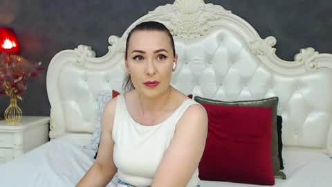 Snapshot of elisabethswan chatting on June 2026 11:45:01 AM Krissy online show from June 2026 11:45:01 AM