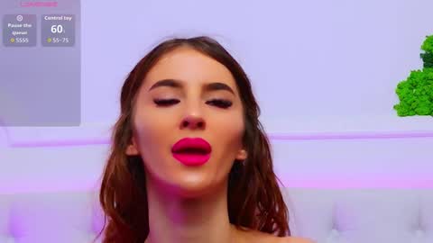 Snapshot of elisacharm chatting on December 2025 03:44:02 AM ElisaCharm online show from December 2025 03:44:02 AM