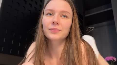 Snapshot of elisadikotti chatting on June 2026 12:22:02 AM elisadikotti online show from June 2026 12:22:02 AM
