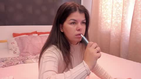 Snapshot of elisetyler89 chatting on October 2025 08:25:02 AM Elly online show from October 2025 08:25:02 AM