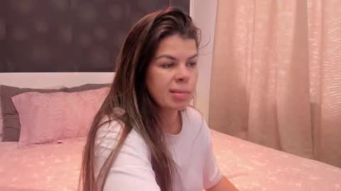 Snapshot of elisetyler89 chatting on November 2025 08:57:02 AM Elly online show from November 2025 08:57:02 AM