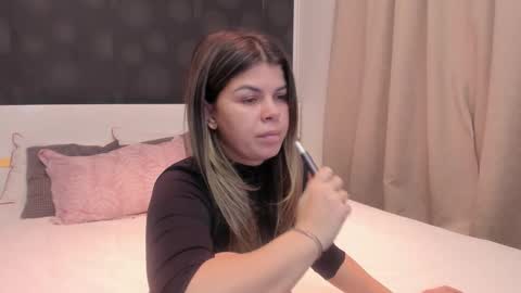 Snapshot of elisetyler89 chatting on November 2025 08:08:02 PM Elly online show from November 2025 08:08:02 PM