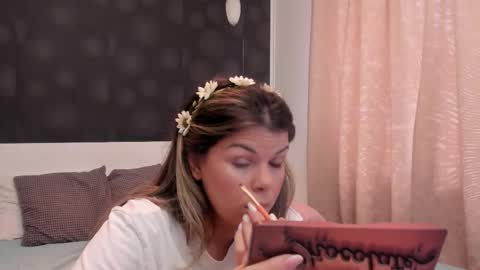 Snapshot of elisetyler89 chatting on December 2025 08:45:01 AM Elly online show from December 2025 08:45:01 AM