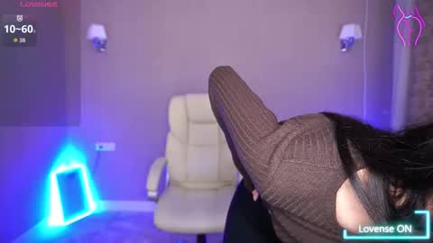 Snapshot of elisevelour chatting on December 2025 01:53:01 PM elisevelour online show from December 2025 01:53:01 PM