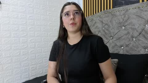 elisvega online show from April 2026 08:28:02 PM