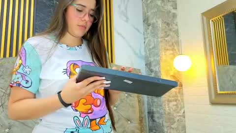 elisvega online show from April 2026 08:35:02 PM