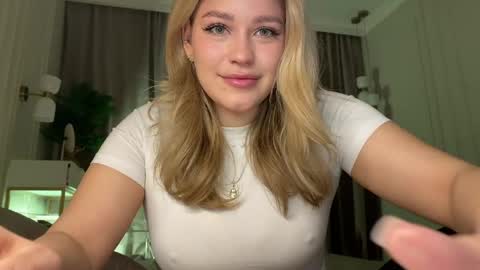 Stephanie online show from April 2026 08:00:02 PM