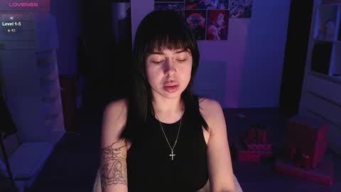 Snapshot of eliza_benet_ chatting on December 2024 03:15:02 PM Ari online show from December 2024 03:15:02 PM