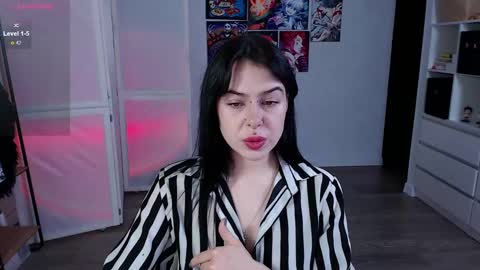 Snapshot of eliza_benet_ chatting on January 2025 03:22:02 PM Ari online show from January 2025 03:22:02 PM