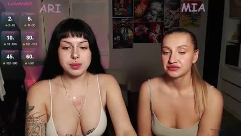 Snapshot of eliza_benet_ chatting on October 2025 02:04:02 PM Ari online show from October 2025 02:04:02 PM