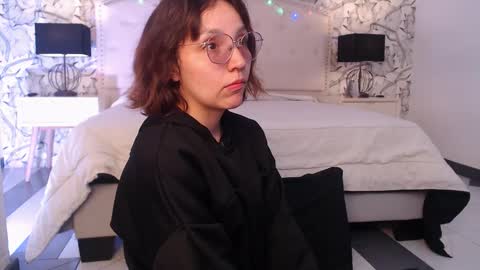 Eliza online show from November 2025 07:24:02 PM