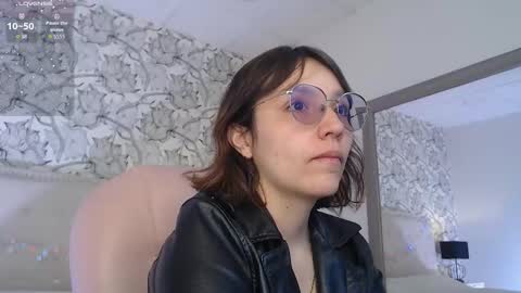 Eliza online show from December 2025 07:40:02 PM