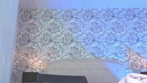 Eliza online show from April 2026 07:33:02 PM