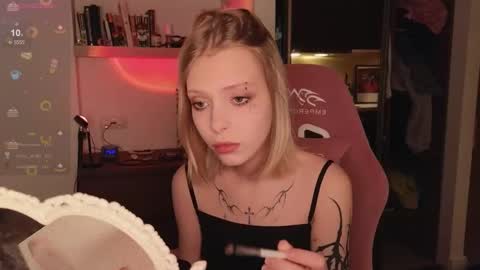 Elizabeth online show from November 2025 01:24:02 PM