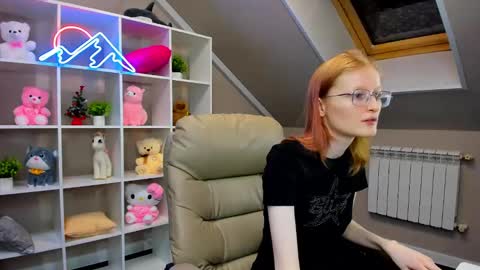 Snapshot of elizabeth_harpper chatting on December 2024 01:04:02 AM Elizabeth online show from December 2024 01:04:02 AM