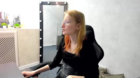 Snapshot of elizabeth_harpper chatting on March 2025 12:58:02 AM Elizabeth online show from March 2025 12:58:02 AM