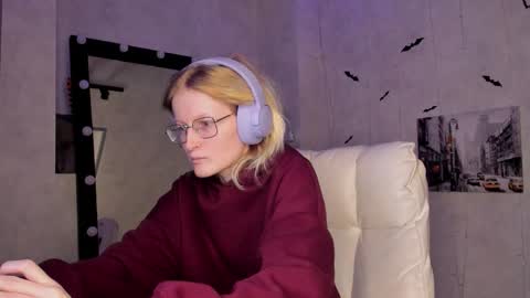 Elizabeth online show from November 2025 01:11:01 AM