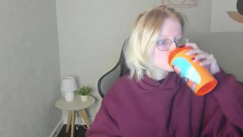 Elizabeth online show from November 2025 01:11:01 AM