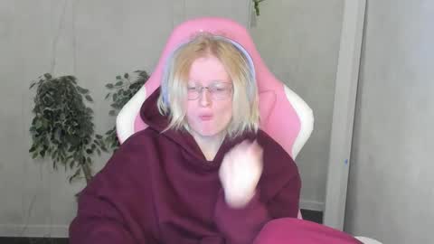 Elizabeth online show from November 2025 01:19:02 AM