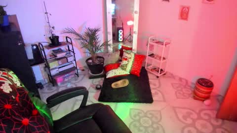 Elizabeth Martinez online show from November 2025 10:45:01 PM