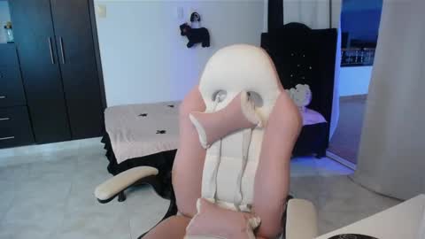 Snapshot of elizabeth_rose02 chatting on October 2025 11:25:02 PM Elizabeth online show from October 2025 11:25:02 PM