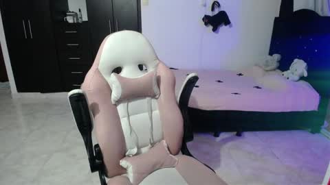 Snapshot of elizabeth_rose02 chatting on October 2025 01:42:02 AM Elizabeth online show from October 2025 01:42:02 AM