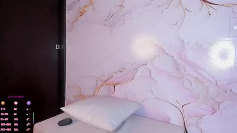 Snapshot of elizabeth_swan18 chatting on December 2025 02:47:02 PM Elizabeth Swan online show from December 2025 02:47:02 PM