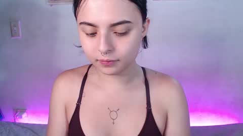 Snapshot of elizabeth_taylorxxx chatting on February 2025 01:24:01 AM Elizabeth Taylor online show from February 2025 01:24:01 AM