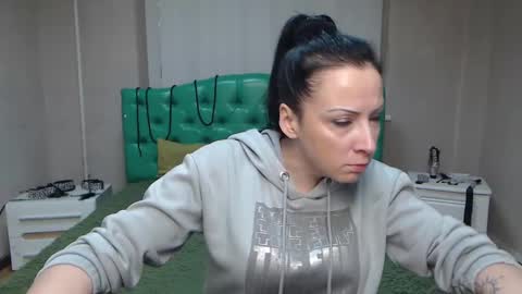 Snapshot of elizabethsho chatting on January 2025 06:32:02 PM ElizabethSho online show from January 2025 06:32:02 PM