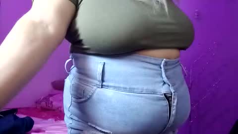 Snapshot of elizabethtaylor1 chatting on November 2025 12:05:02 PM Elizabeth online show from November 2025 12:05:02 PM