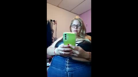 Snapshot of elizabethtaylor1 chatting on December 2025 11:53:01 PM Elizabeth online show from December 2025 11:53:01 PM