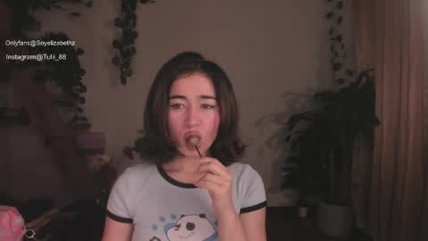 Snapshot of elizabethz chatting on May 2026 01:25:02 AM Tuli online show from May 2026 01:25:02 AM