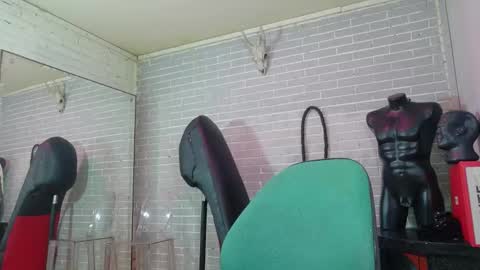   online show from December 2025 06:38:01 PM