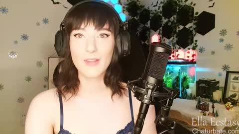 Snapshot of ella_ecstasy chatting on January 2025 02:00:02 AM Ella Ecstasy online show from January 2025 02:00:02 AM
