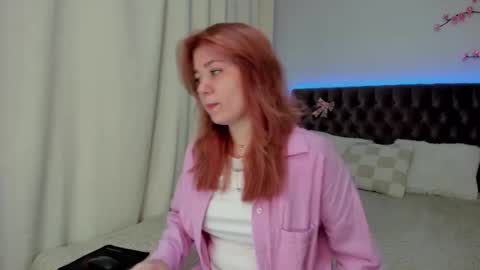 Ella Mayers online show from September 2025 12:27:02 PM