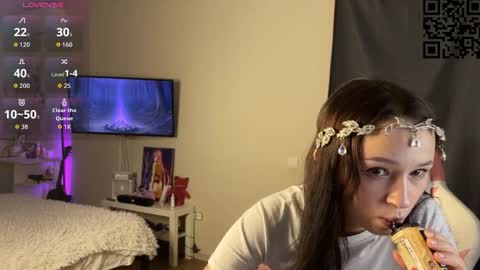 Snapshot of ella_simons chatting on November 2025 01:48:01 AM ella_simons online show from November 2025 01:48:01 AM