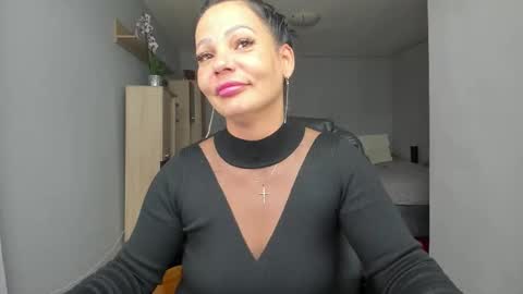 Ella online show from October 2025 11:43:01 AM