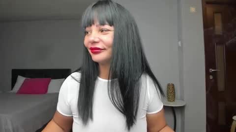 Ella online show from November 2025 06:39:01 PM